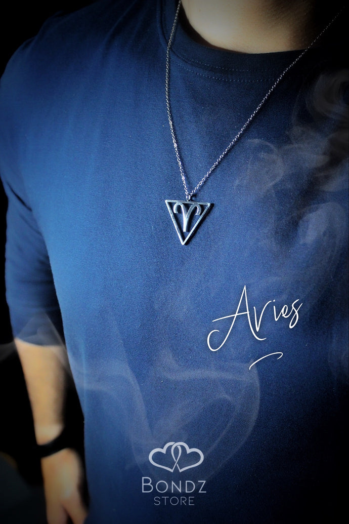 ❥ Triangle Necklace
